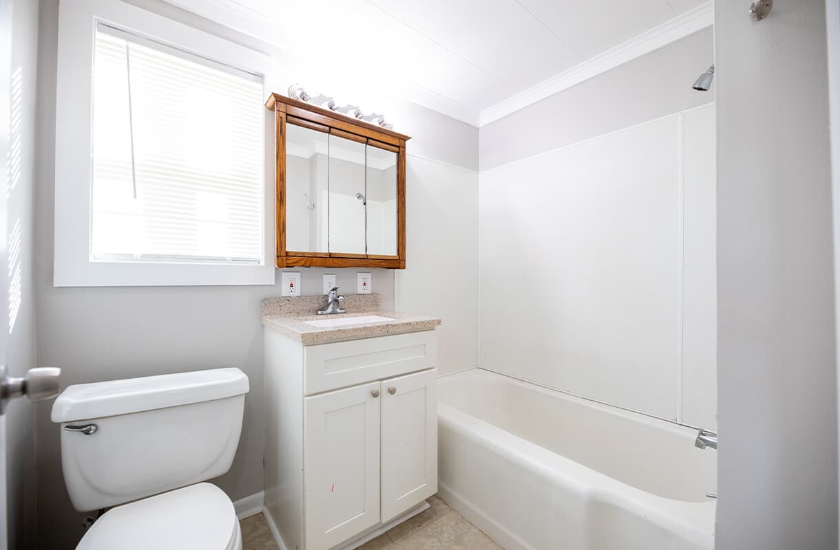 1206-18TH-STREET-bathroom