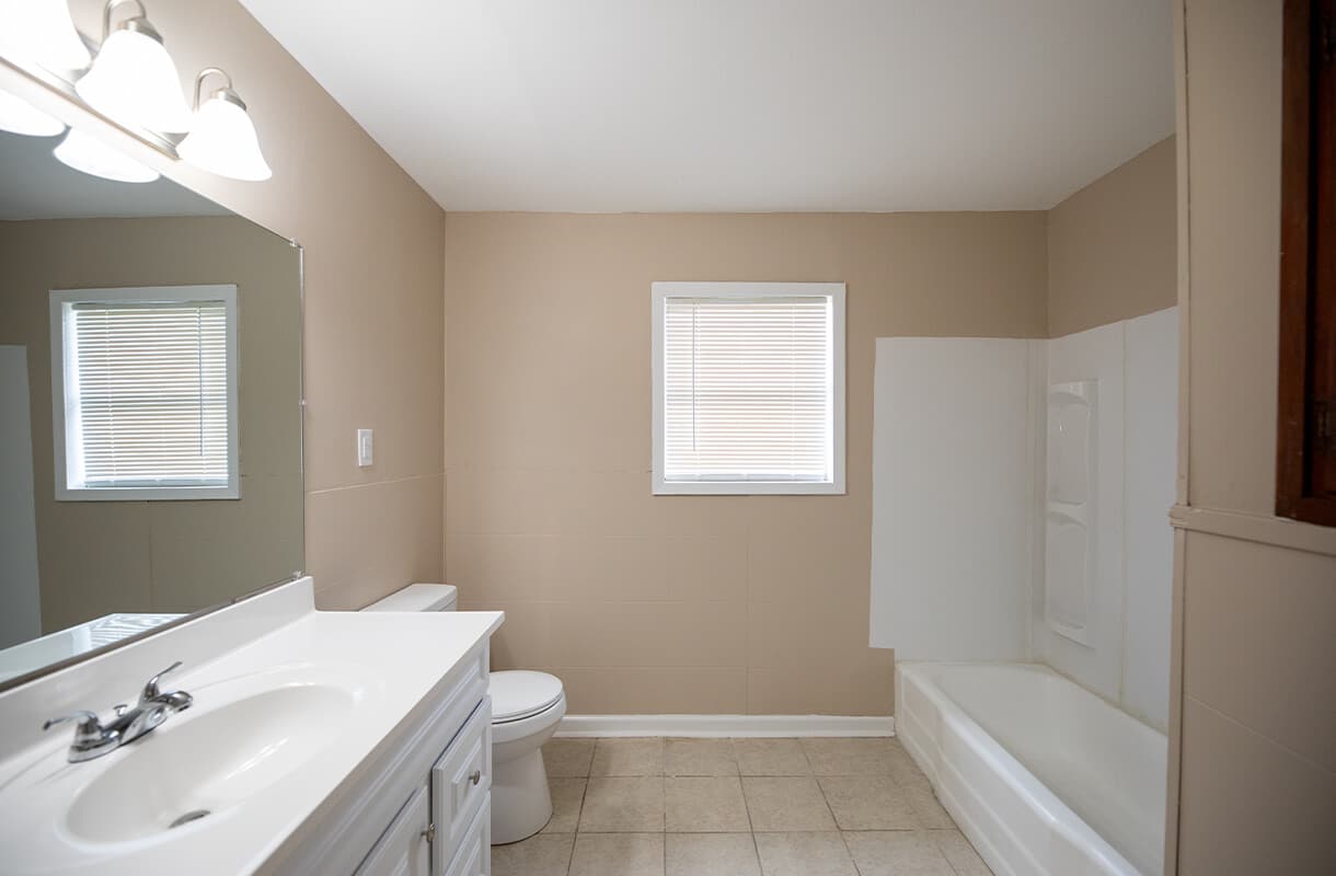 1208-18TH-STREET-bathroom