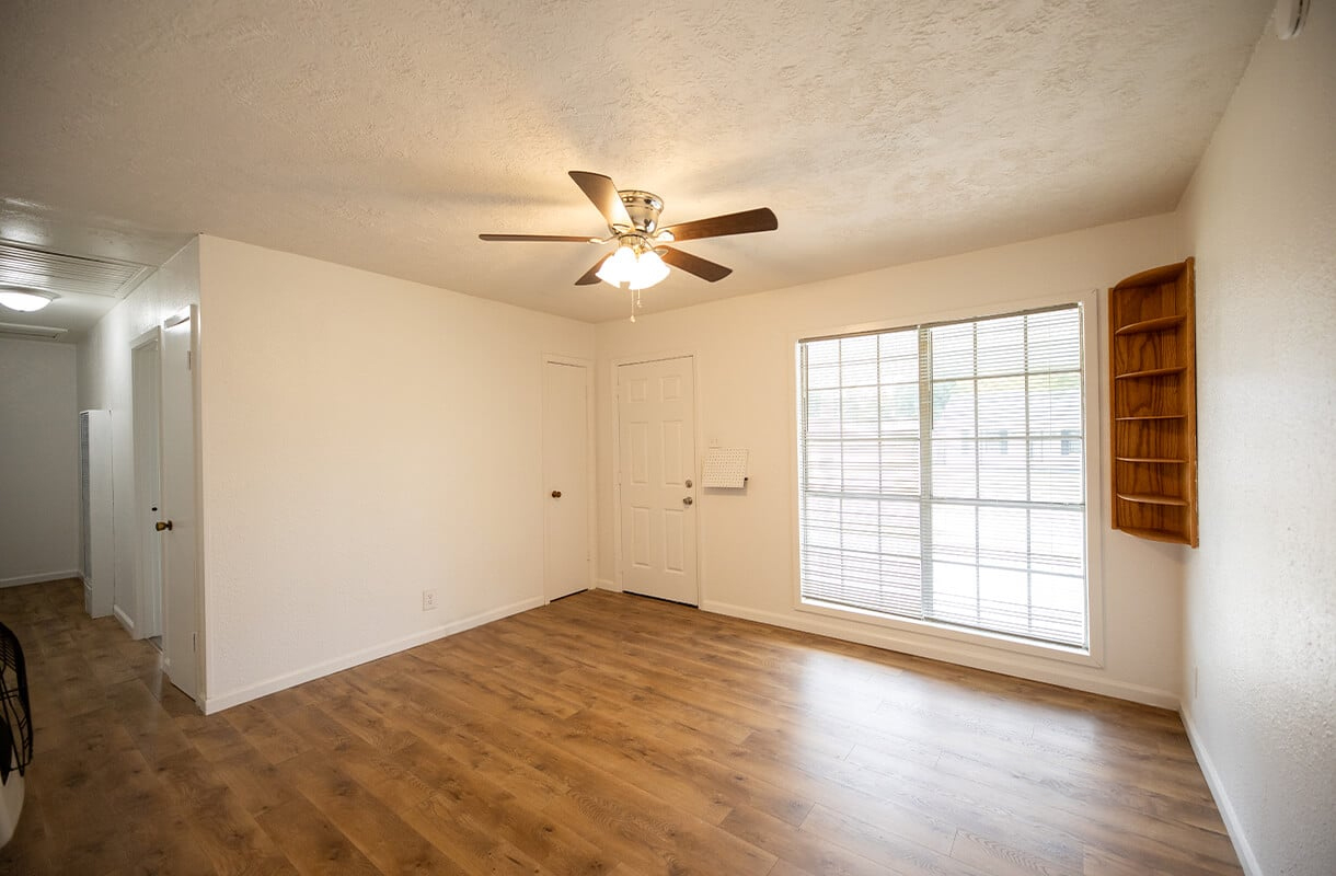 1208-18TH-STREET-living