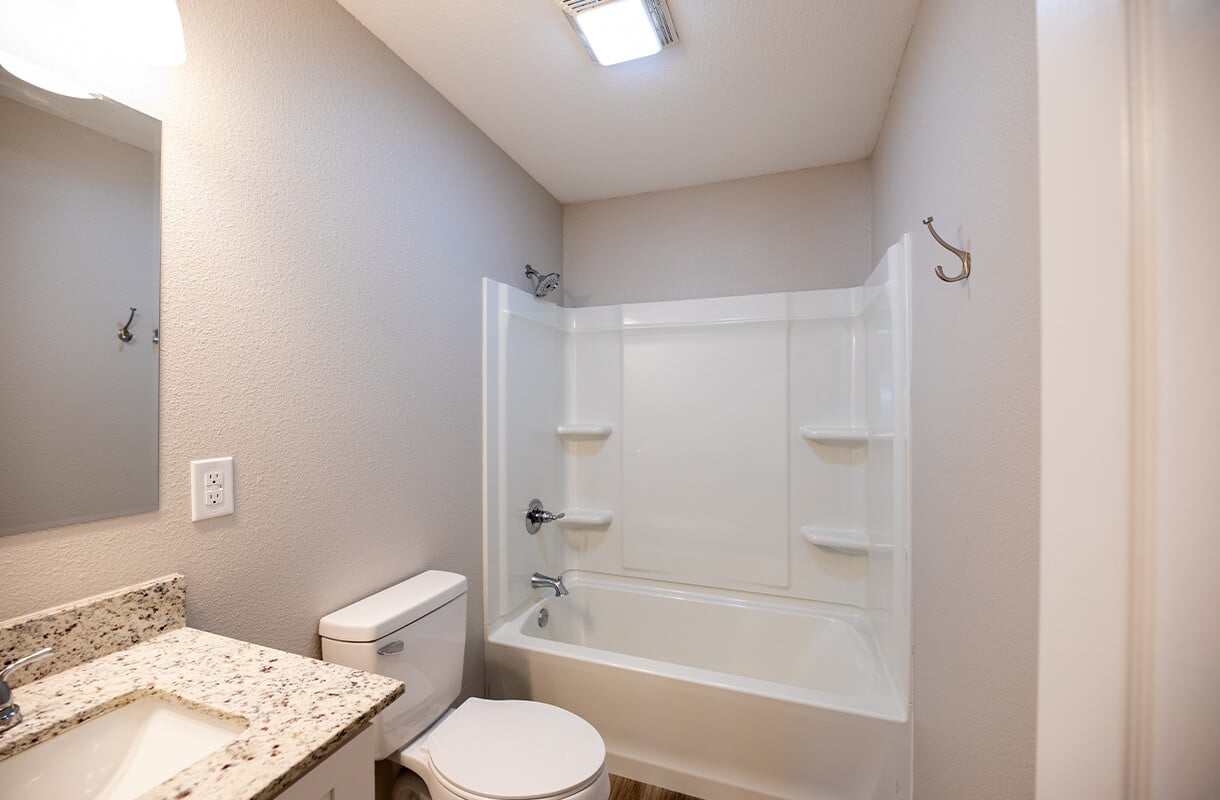 1409-CLOVER-DRIVE-bathroom1