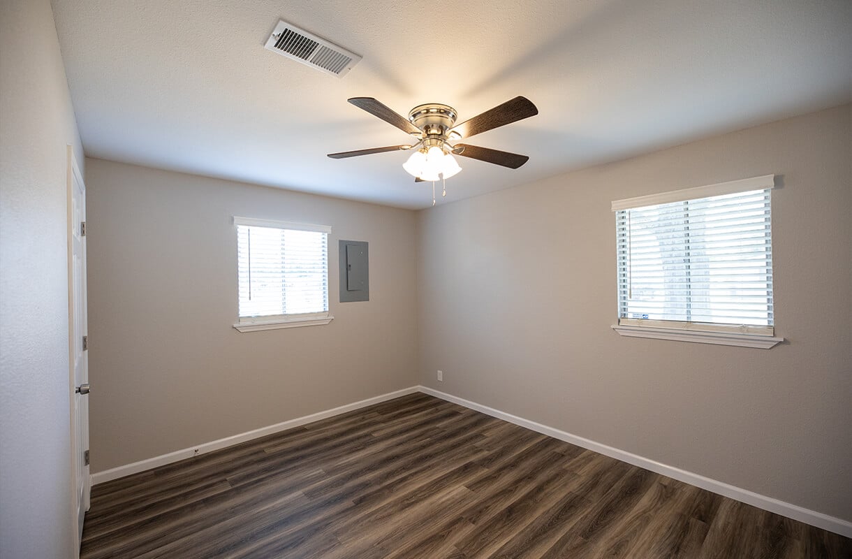 1409-CLOVER-DRIVE-bedroom2