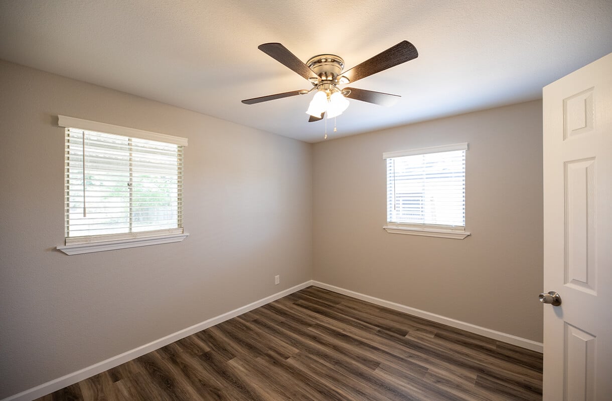 1409-CLOVER-DRIVE-bedroom4