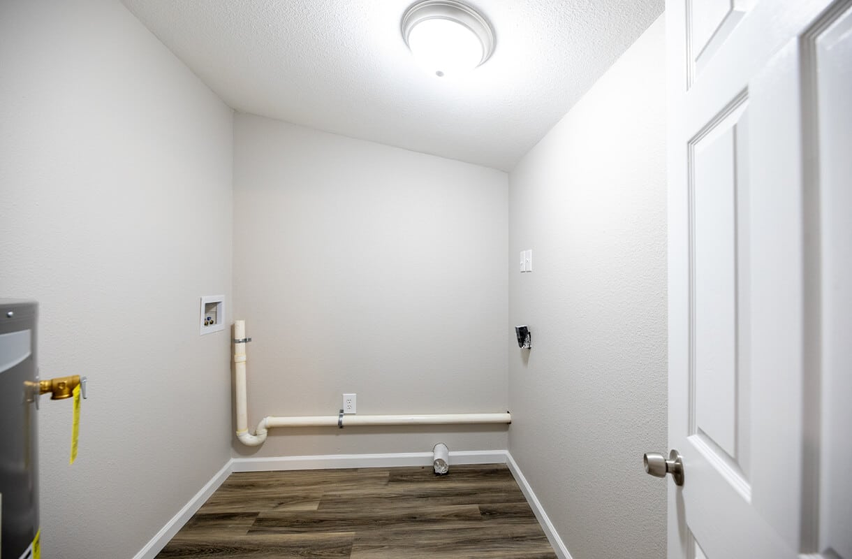 1409-CLOVER-DRIVE-launder