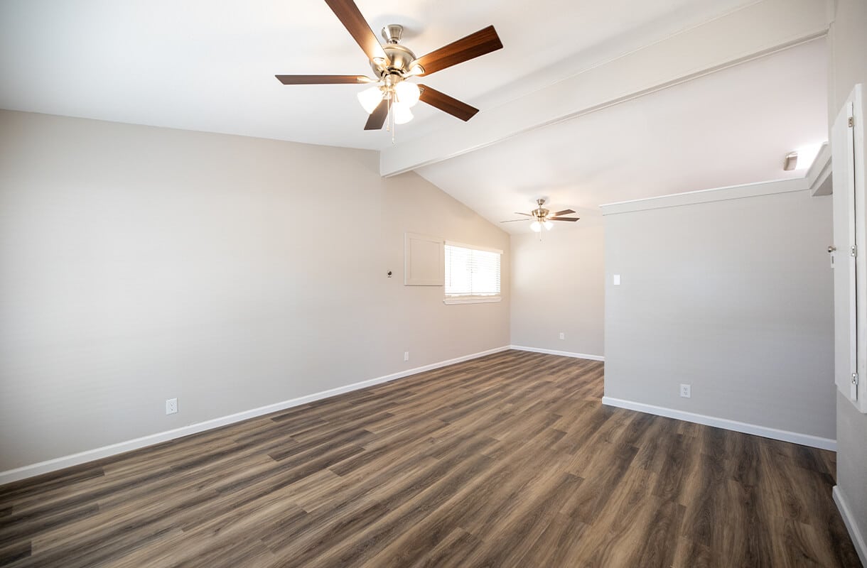 1409-CLOVER-DRIVE-living-1