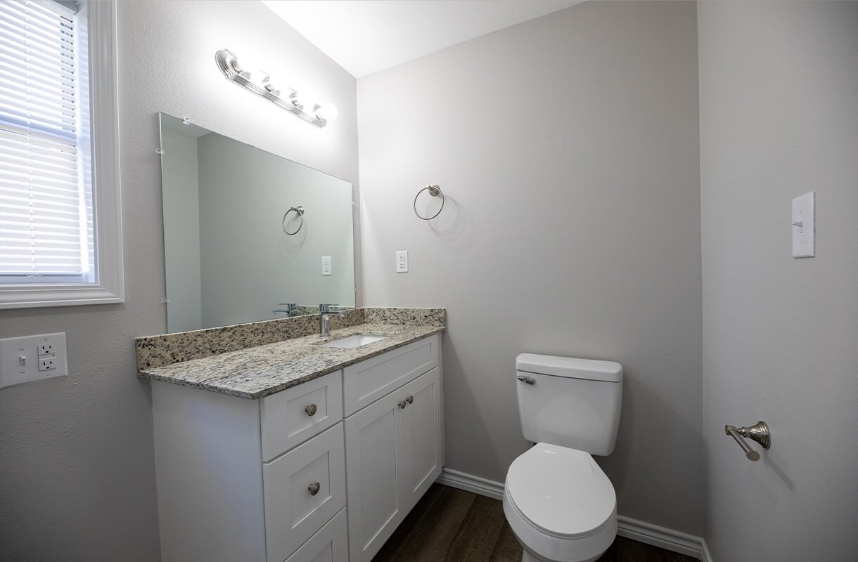 1716-17TH-STREET-BATHROOM2-2