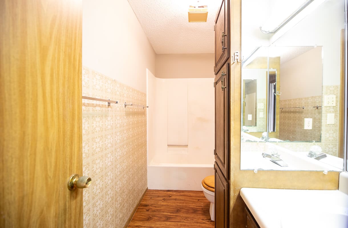 1748-RYAN-STREET-BATHROOM