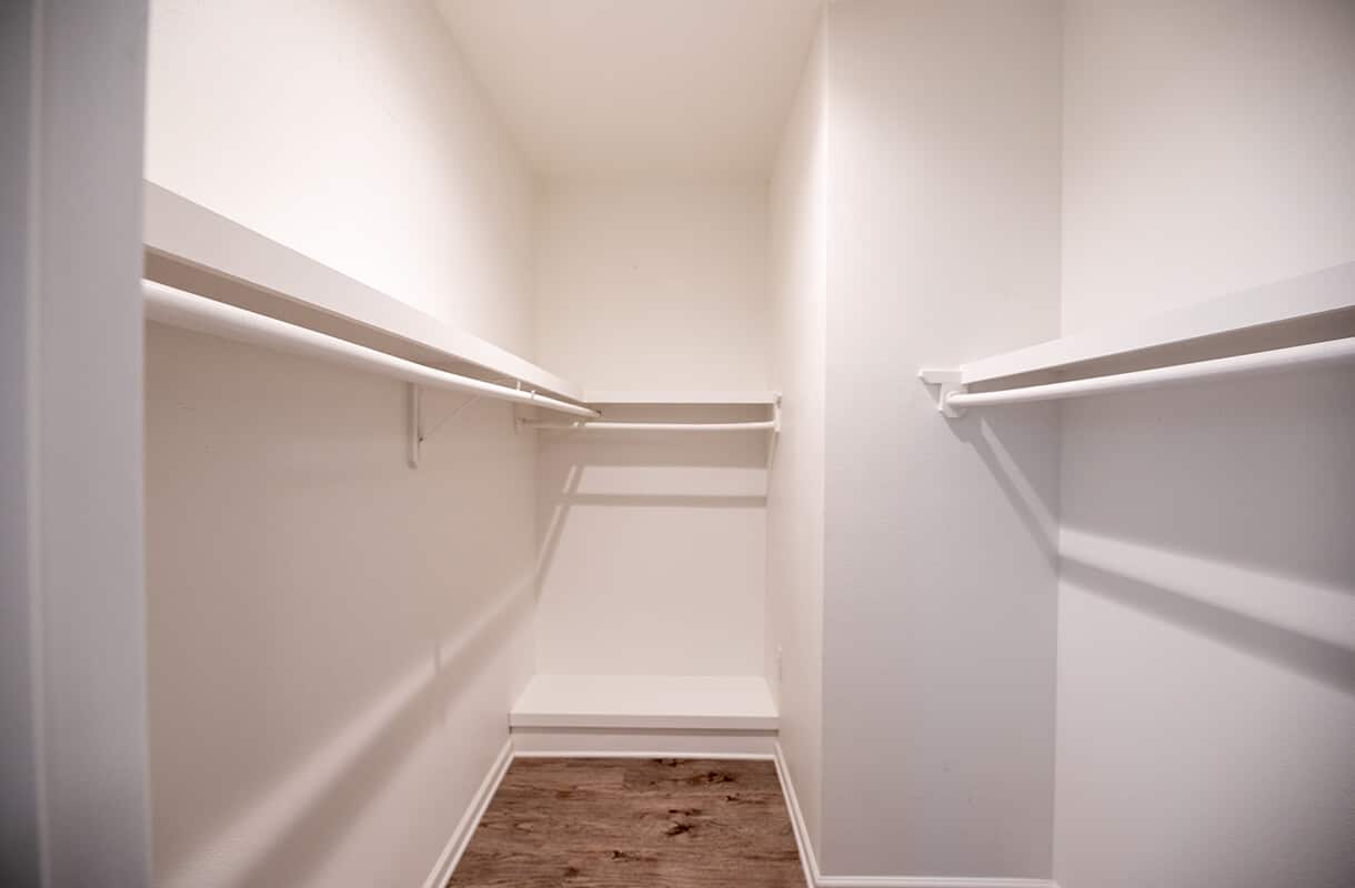 201-W-LAGRANGE-RUE-CADEAU-1-1-closet