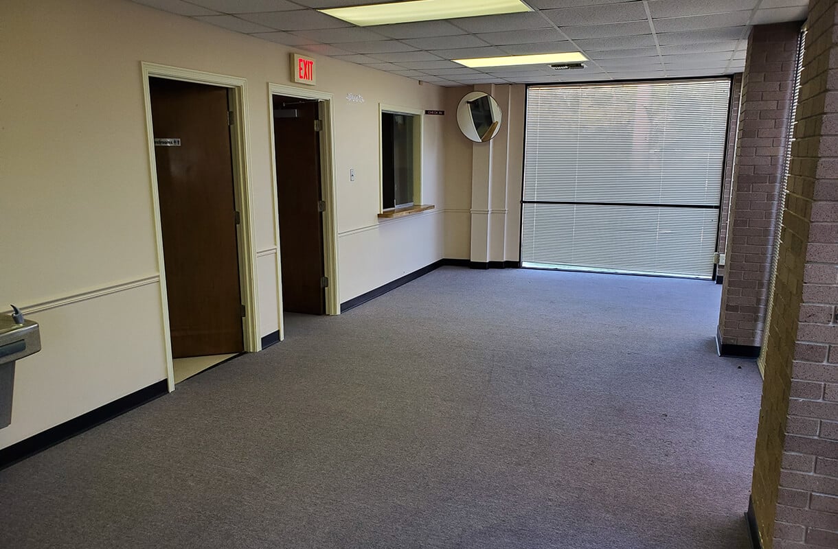 2800-1st-ave-lobby
