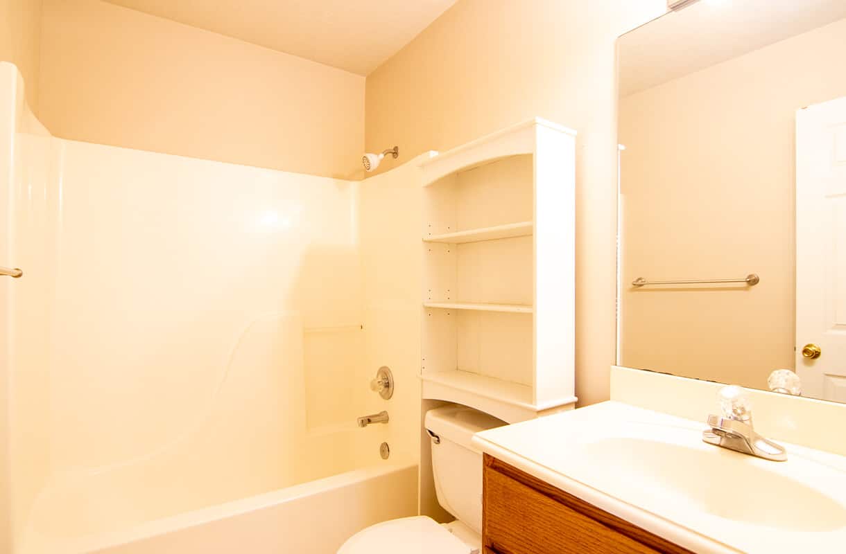 3803-COMMON-STREET-bathroom1