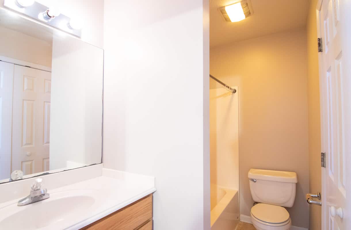 3803-COMMON-STREET-bathroom2
