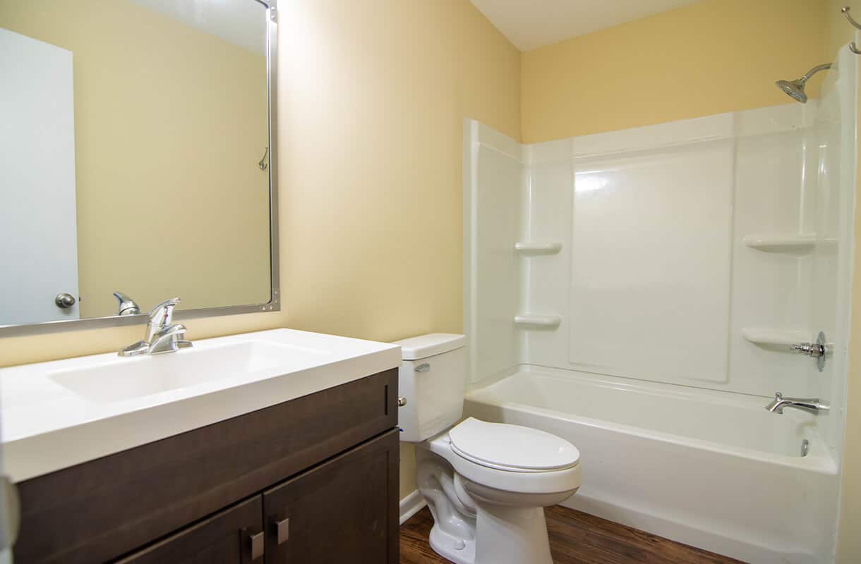615-16th-Street-Ashford-Court-bathroom