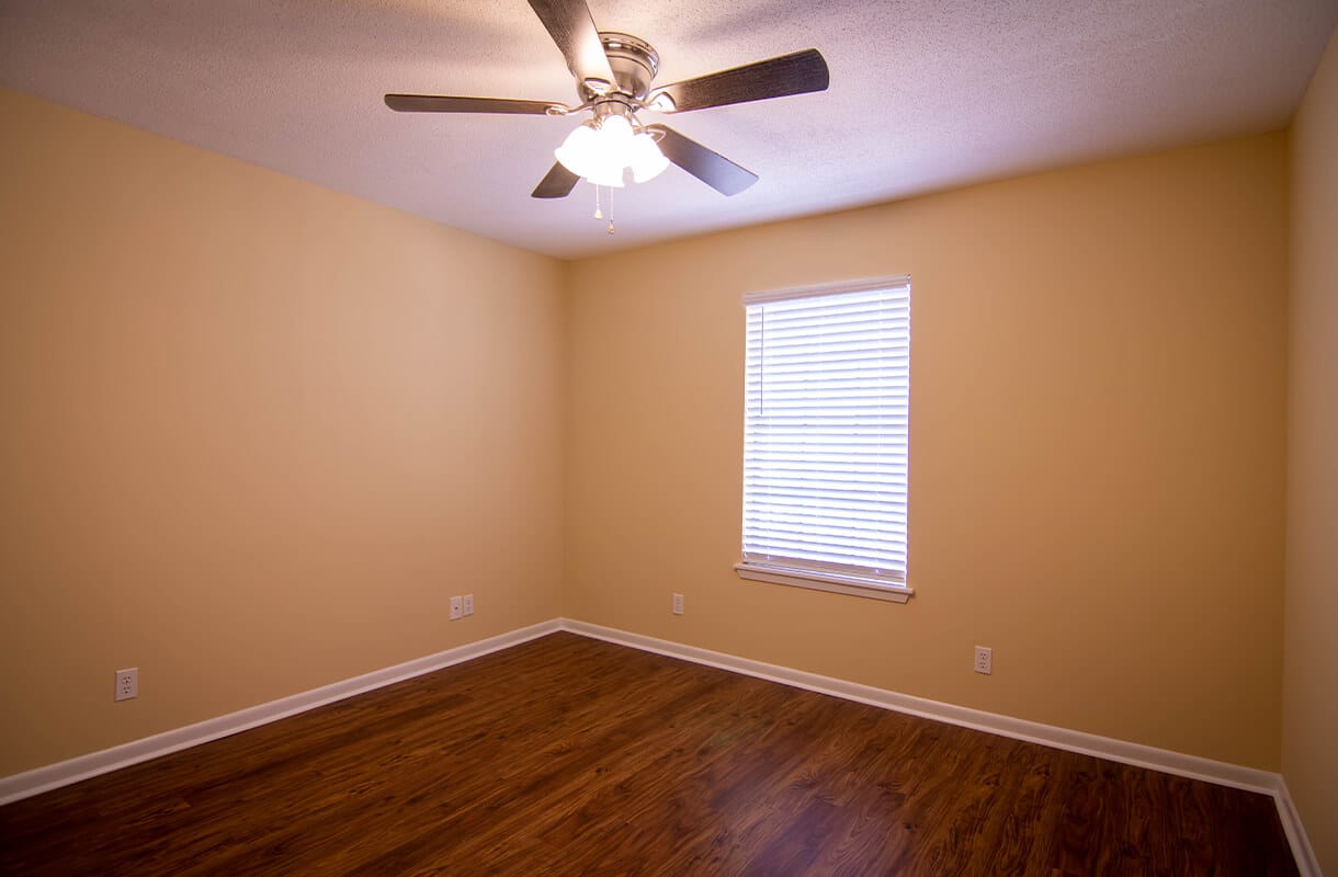 615-16th-Street-Ashford-Court-bedroom