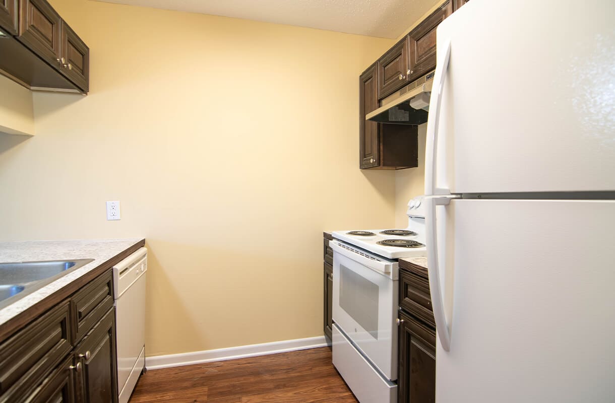 615-16th-Street-Ashford-Court-kitchen