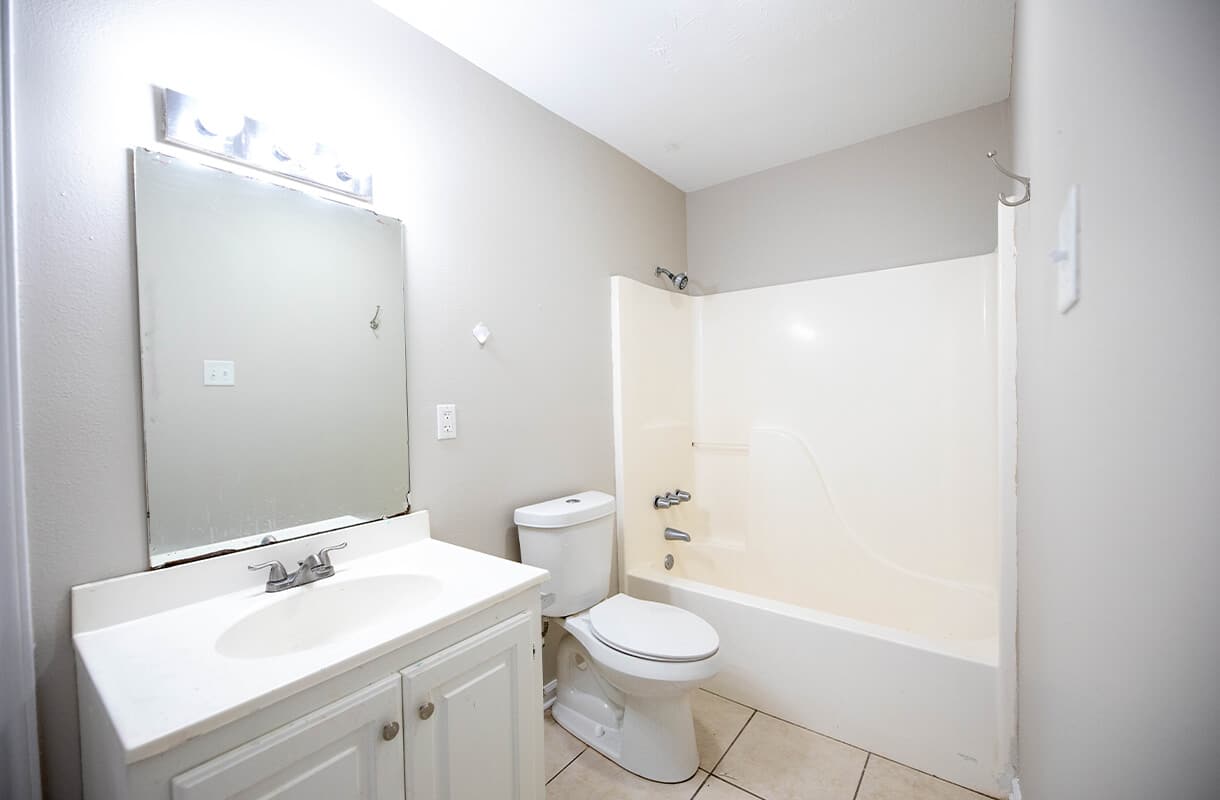 883A-SISTRUNK-bathroom1