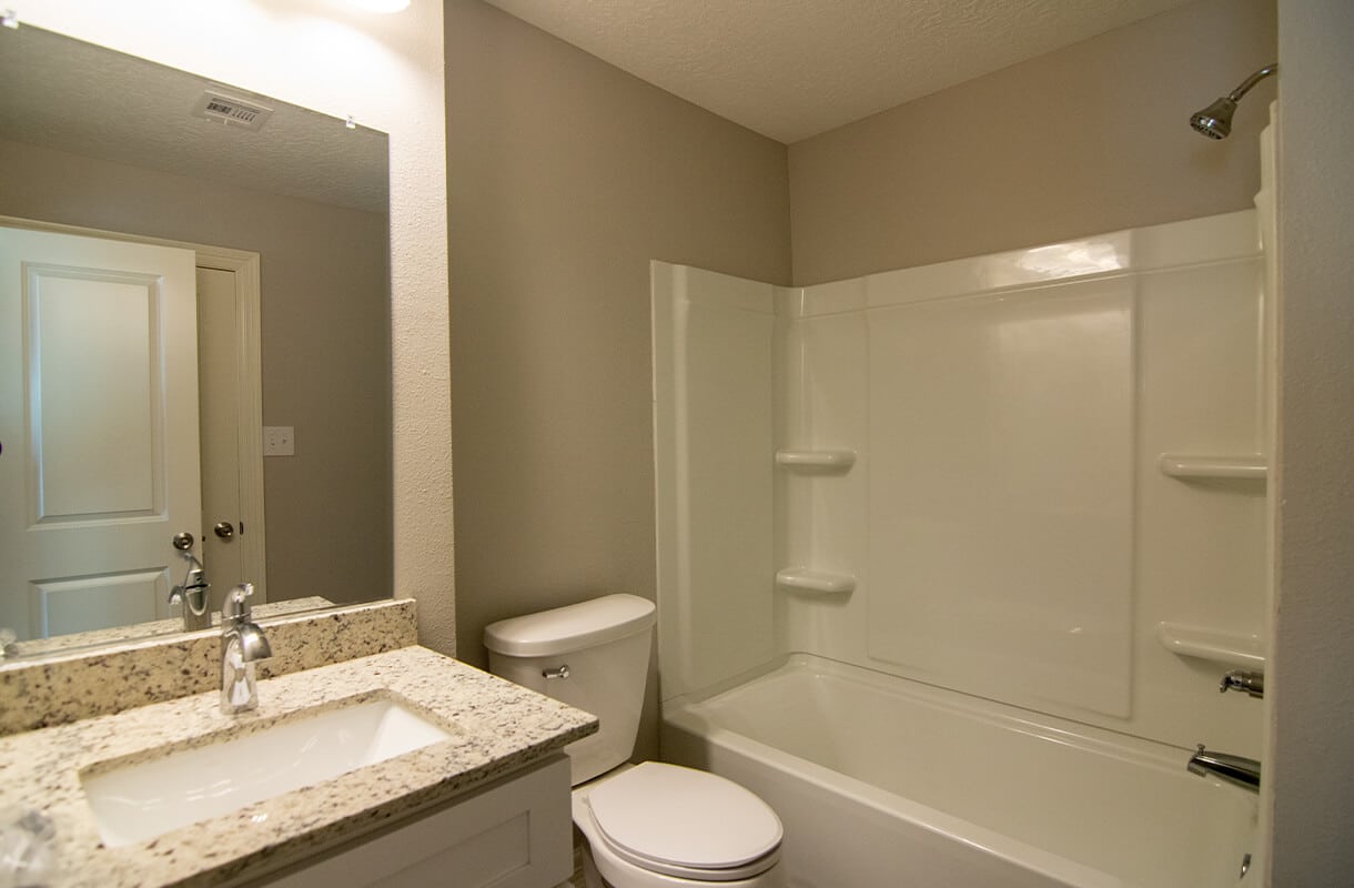 905-FALL-STREET-BATHROOM