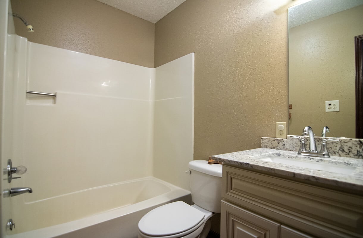 CHAMPAGNE-CIRCLE-bathroom