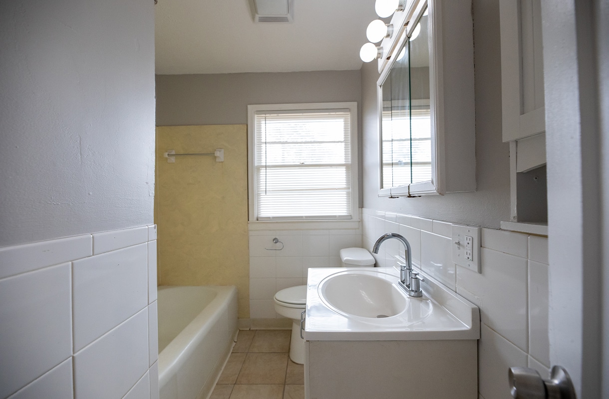 3549-TAYLOR-STREET-bathroom