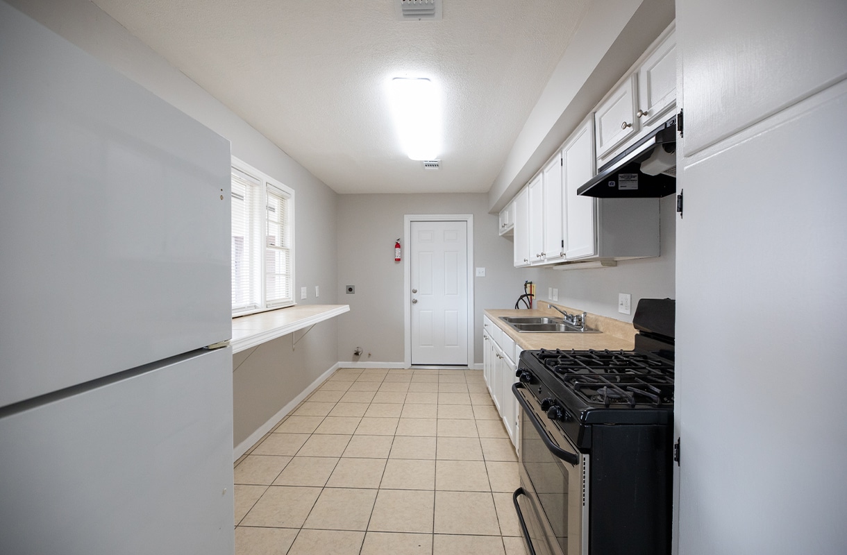 3549-TAYLOR-STREET-kitchen-alt