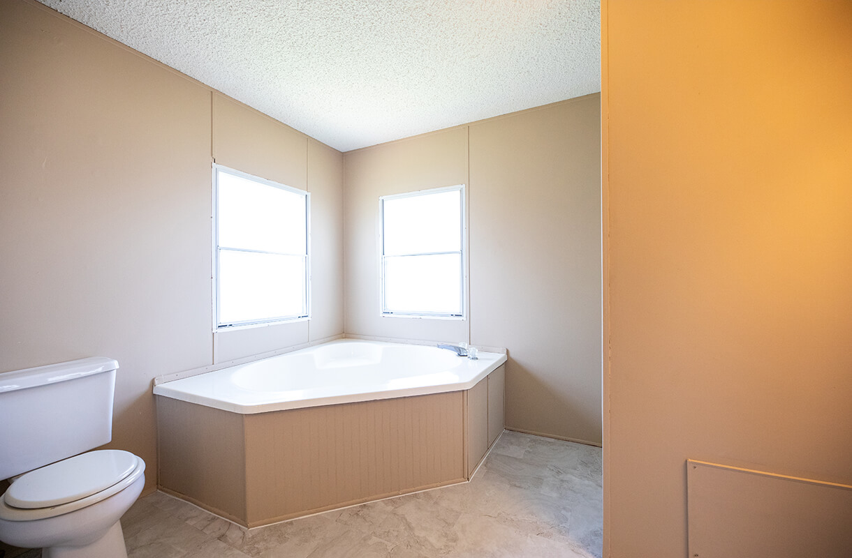 2141-Country-Club-Road-50-bathroom1-2