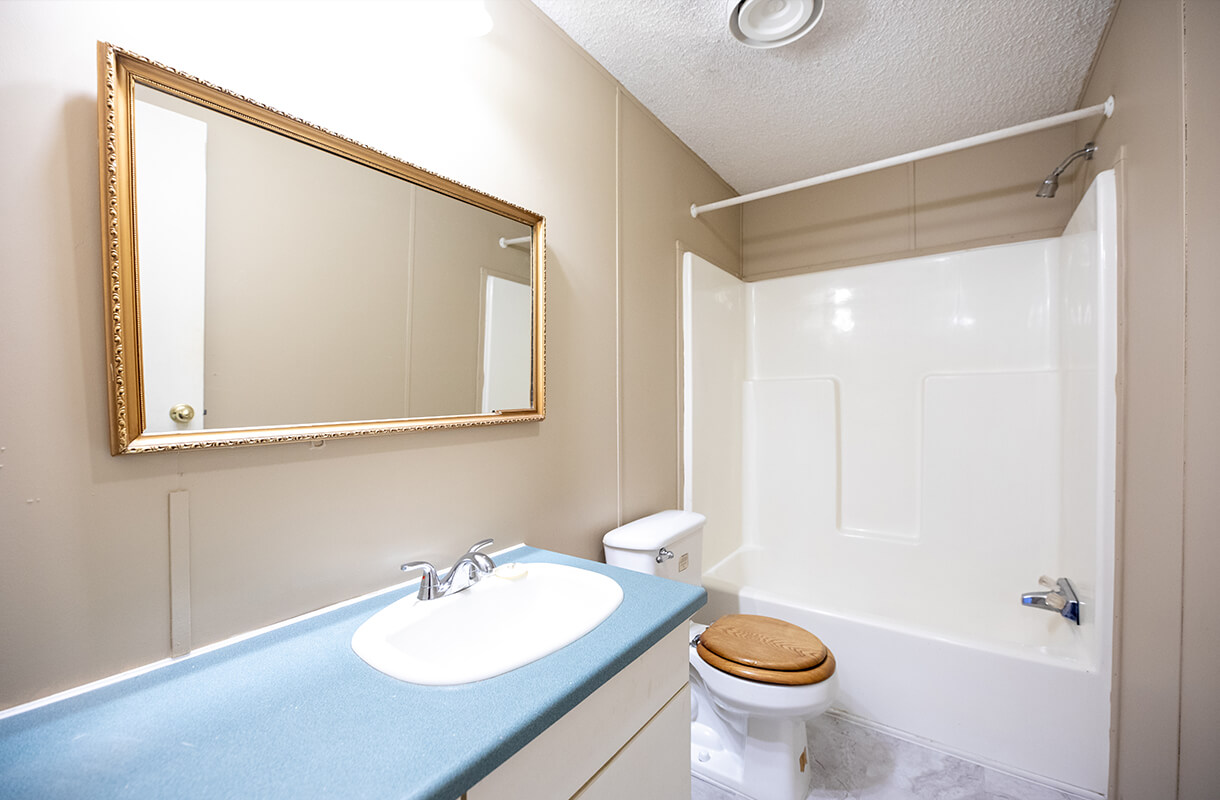 2141-Country-Club-Road-50-bathroom2