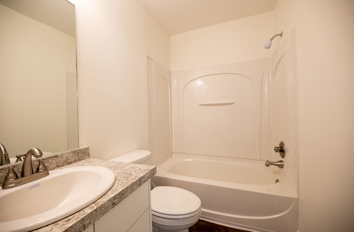 1020-W-MCNEESE-STREET-7C-bathroom1