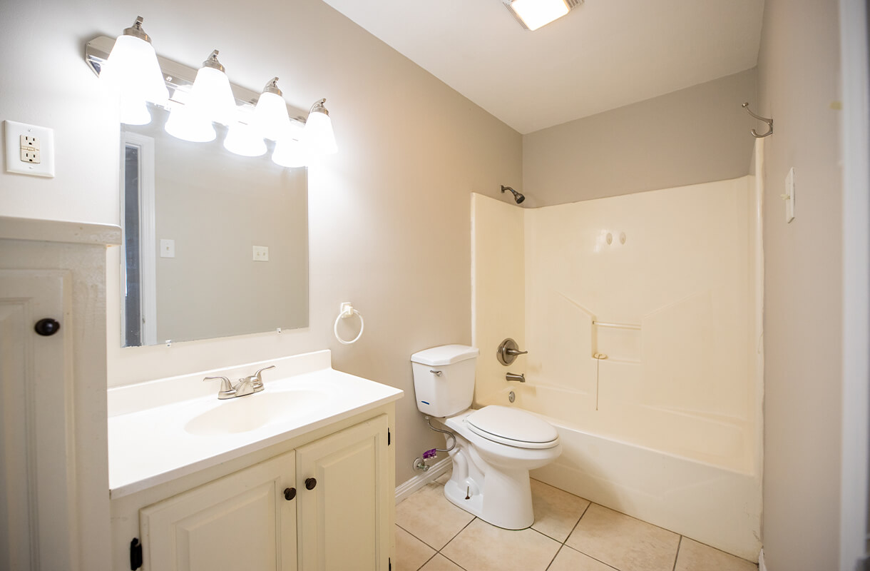893A-SISTRUNK-bathroom