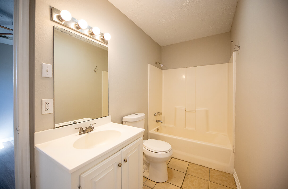 879B-SISTRUNK-bathroom2