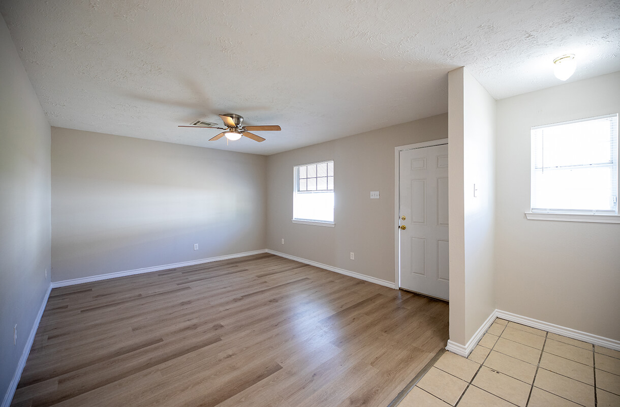 879B-SISTRUNK-living