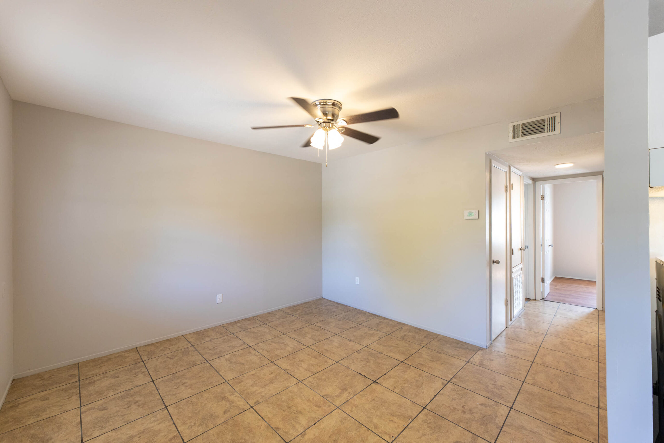 615-W-NAPOLEON-2-2-living