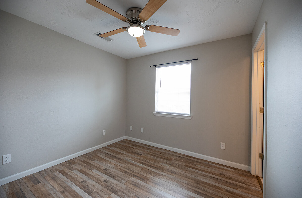 883B-SISTRUNK-bedroom3