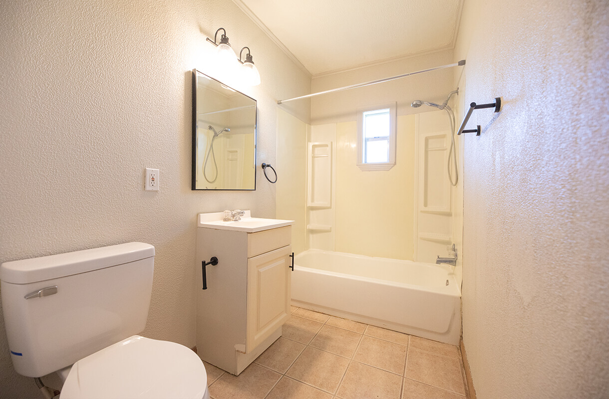 803B- CAMELIA-STREET-bathroom