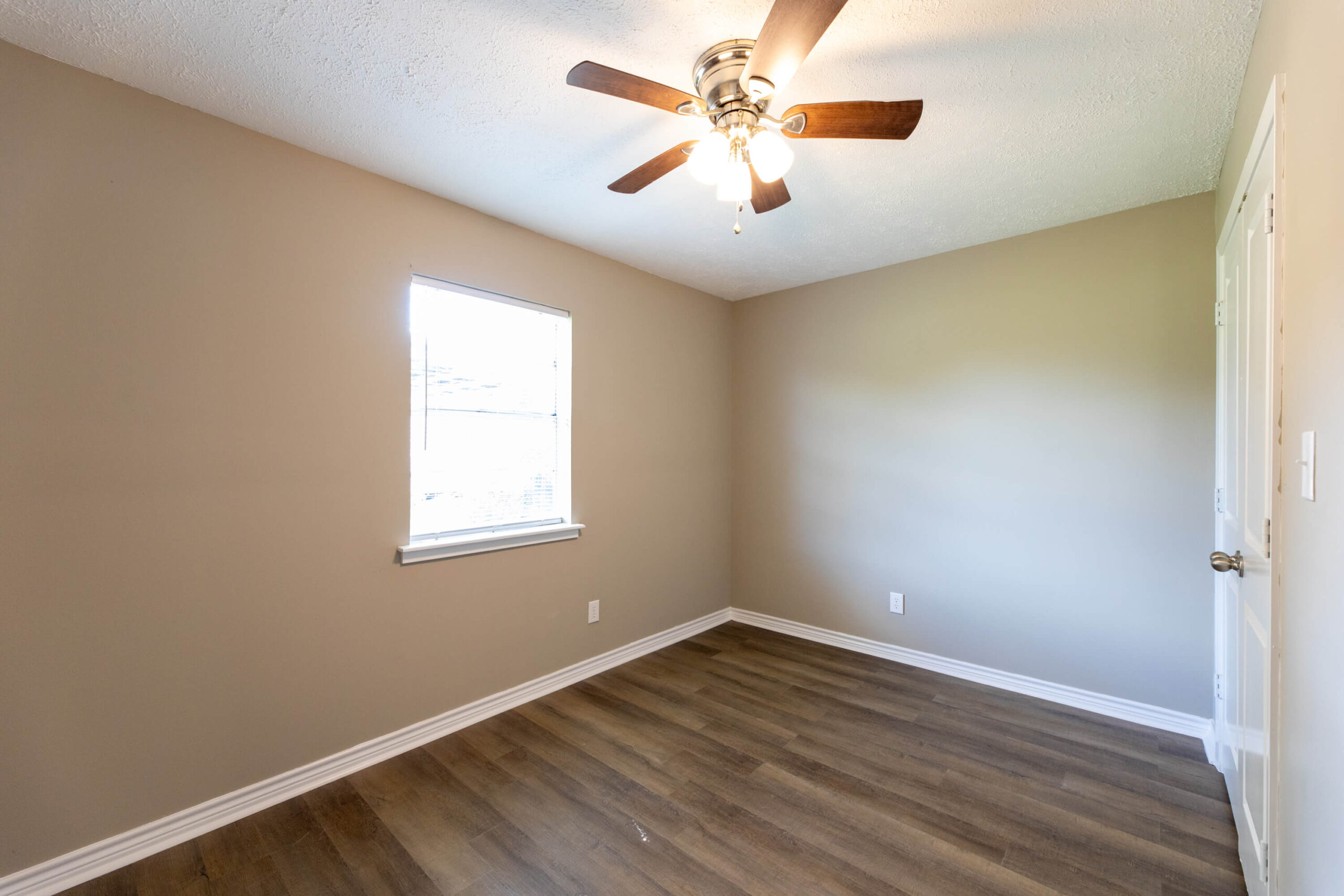 615-W-NAPOLEON-1-1-bedroom