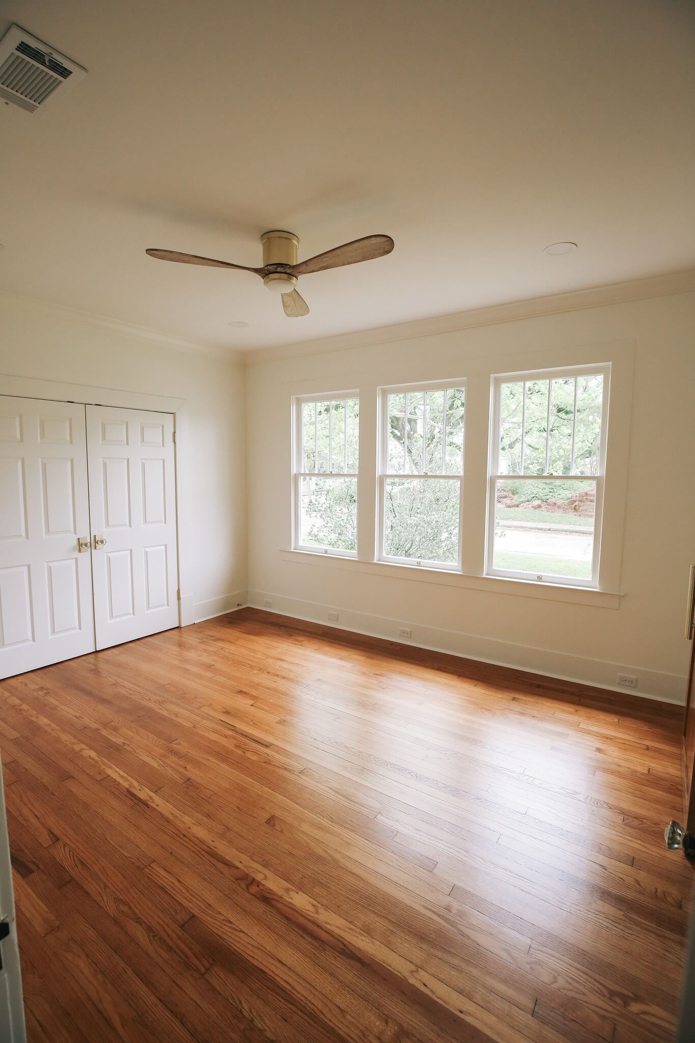 907-Iris-Street-bedroom