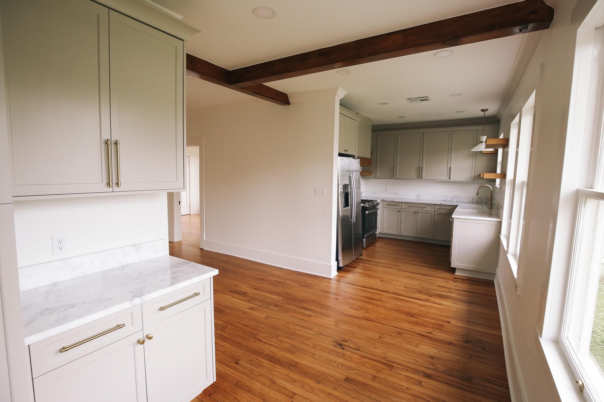 907-Iris-Street-dining-kitchen