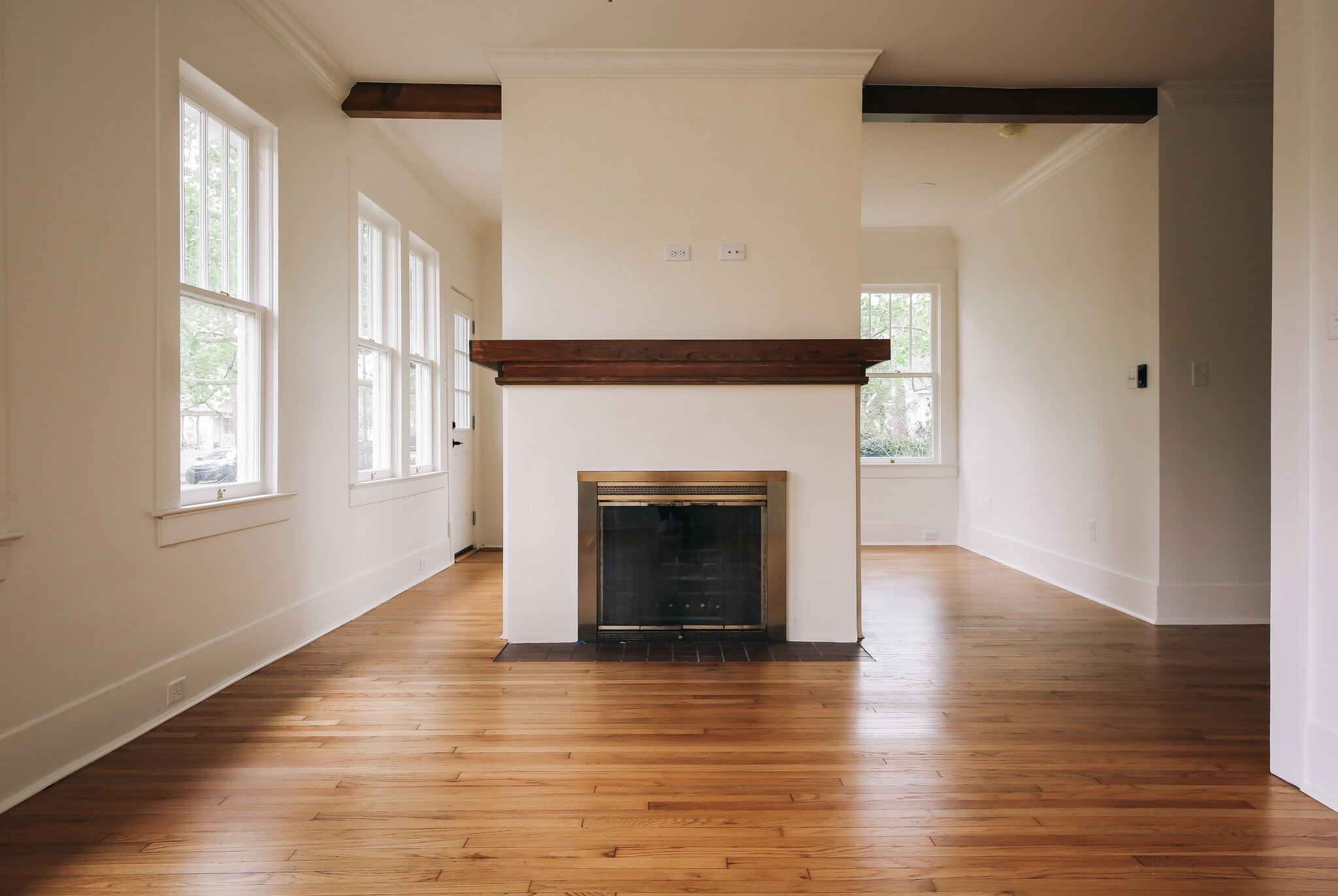 907-Iris-Street-fireplace2