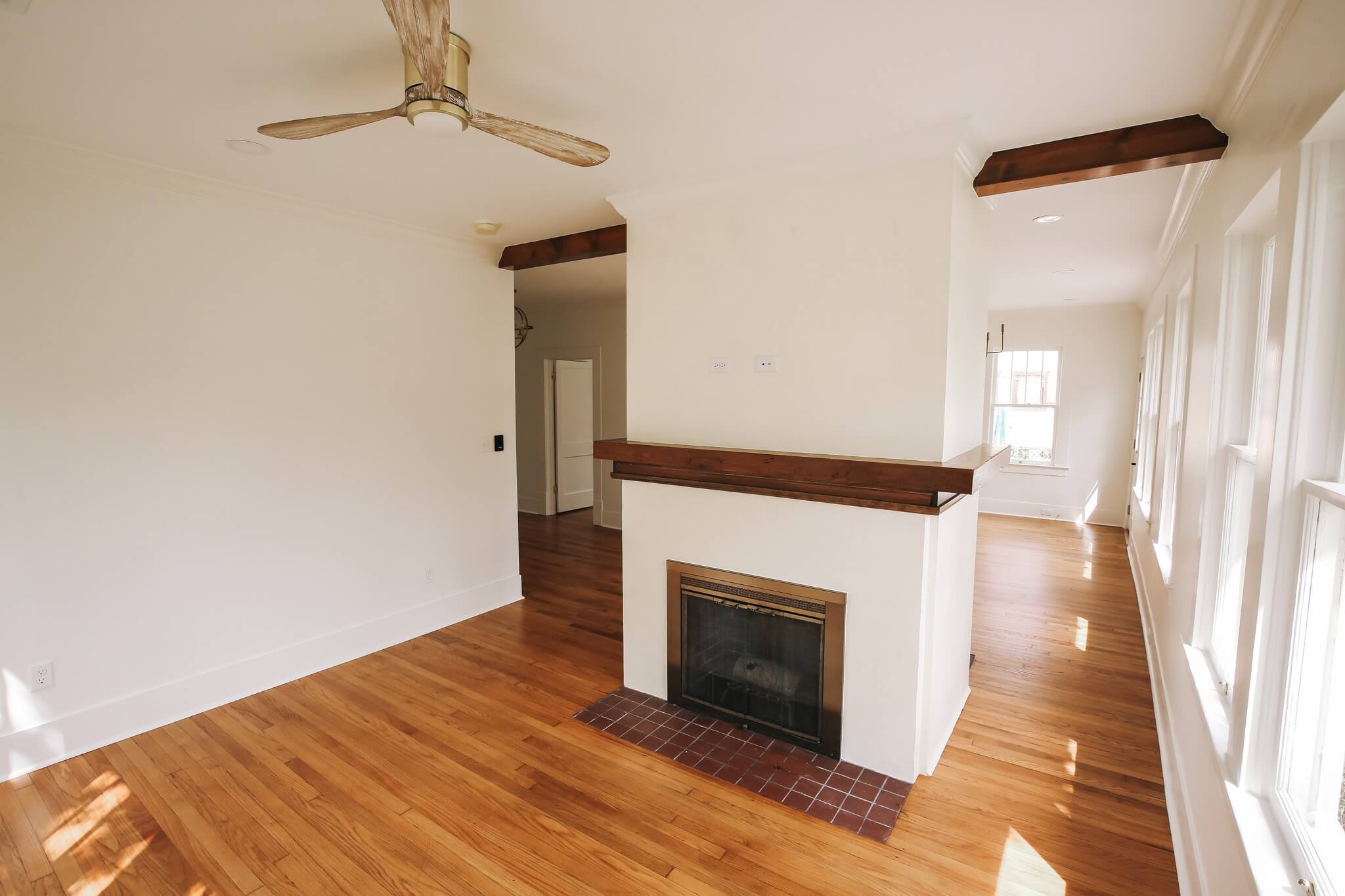907-Iris-Street-fireplace3