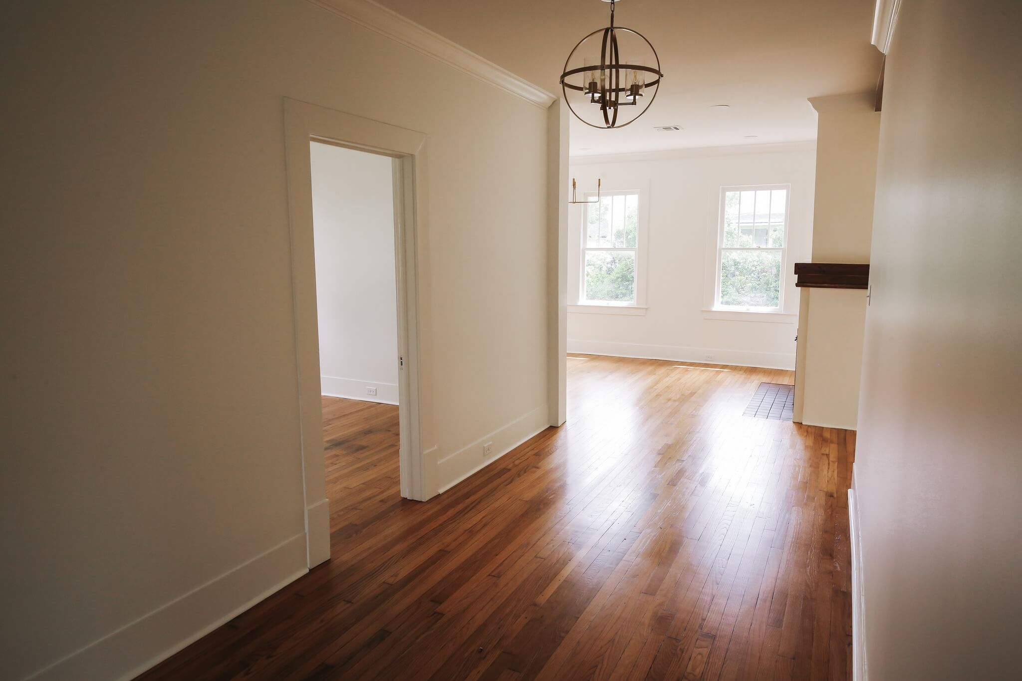 907-Iris-Street-hall