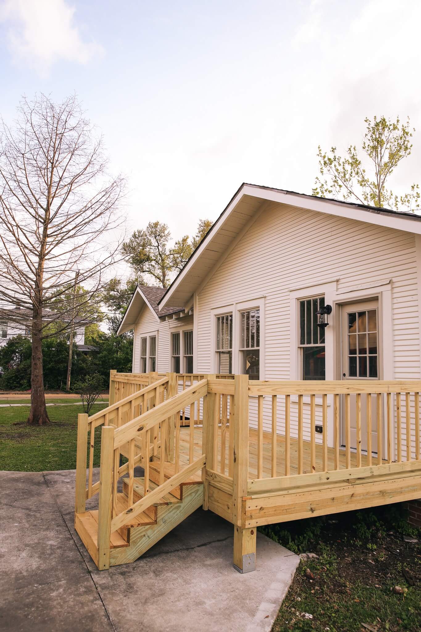 907-Iris-Street-porch