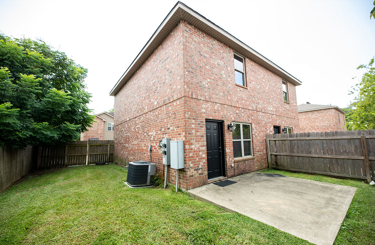 2703-ENTERPRISE-BLVD-Unit-B-patio