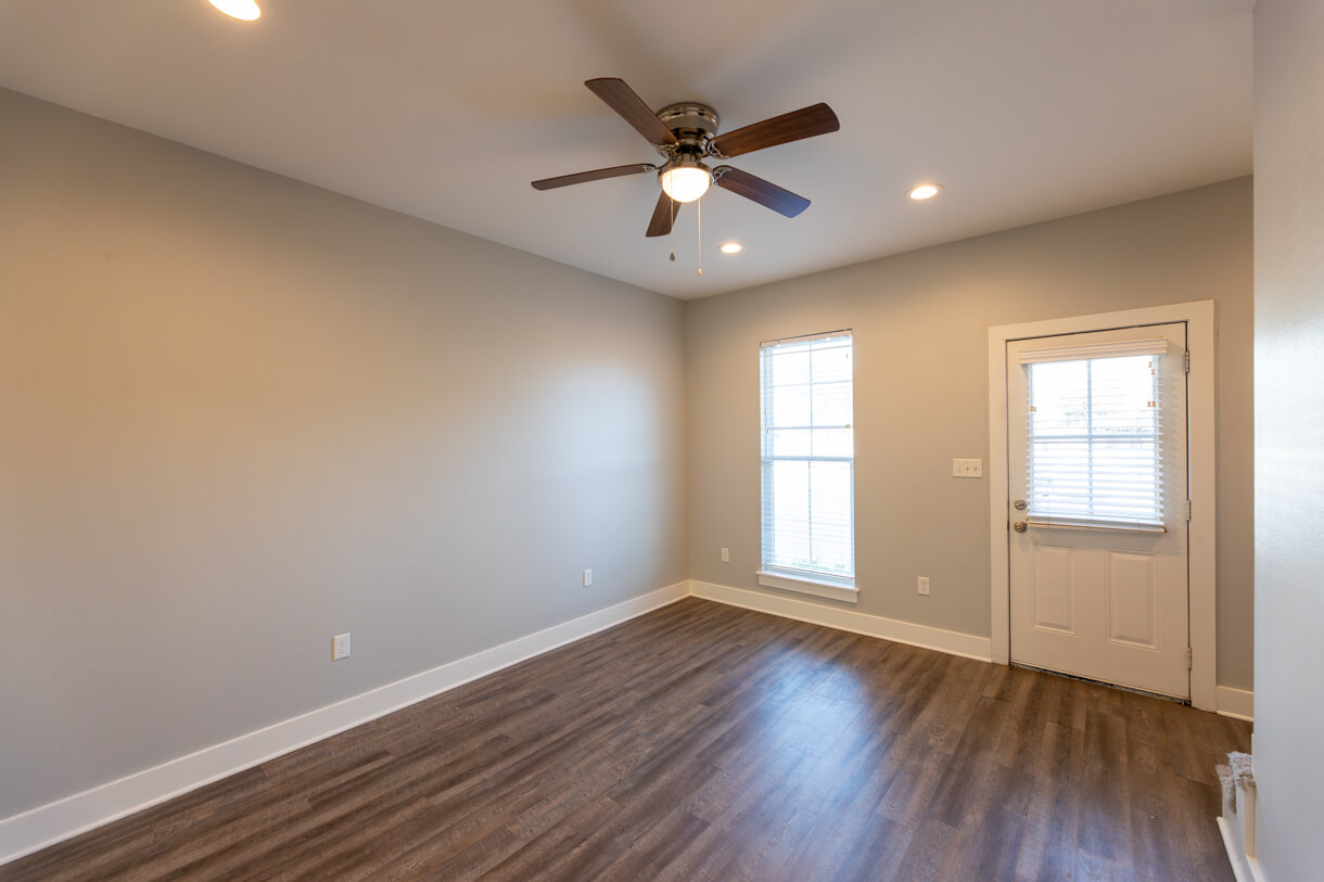 4320-LOUISIANA-UNIT7-living-alt