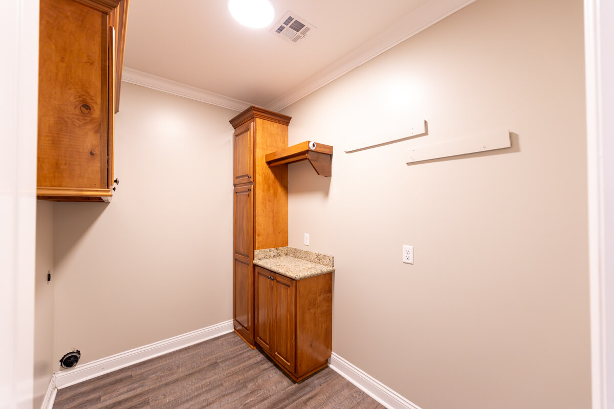 805-ROYAL_STREET-laundry