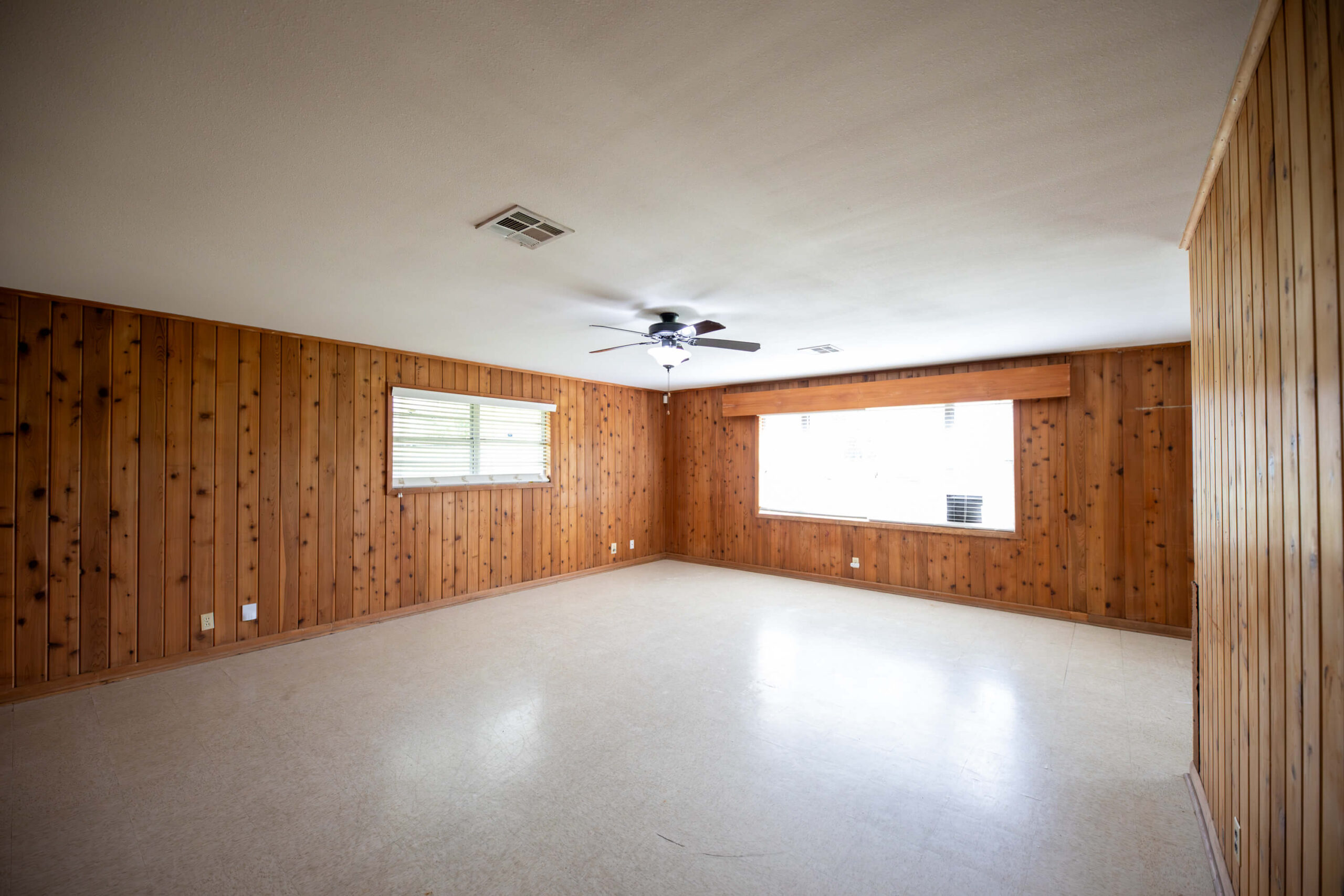 911-JOHN-STINE-ROAD-living-alt