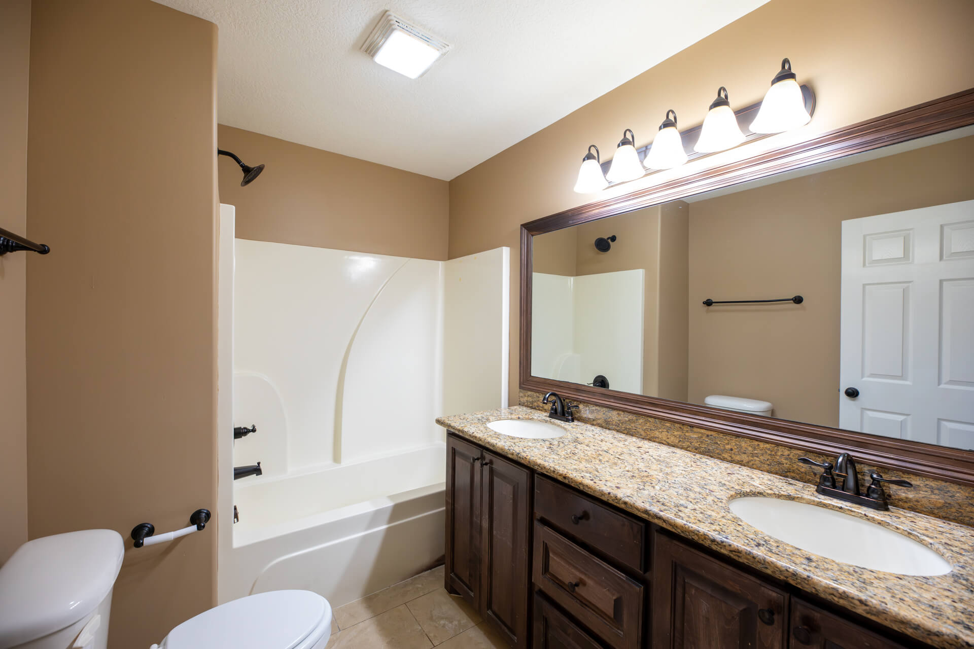 2703-D-ENTERPRISE-BLVD-bathroom1