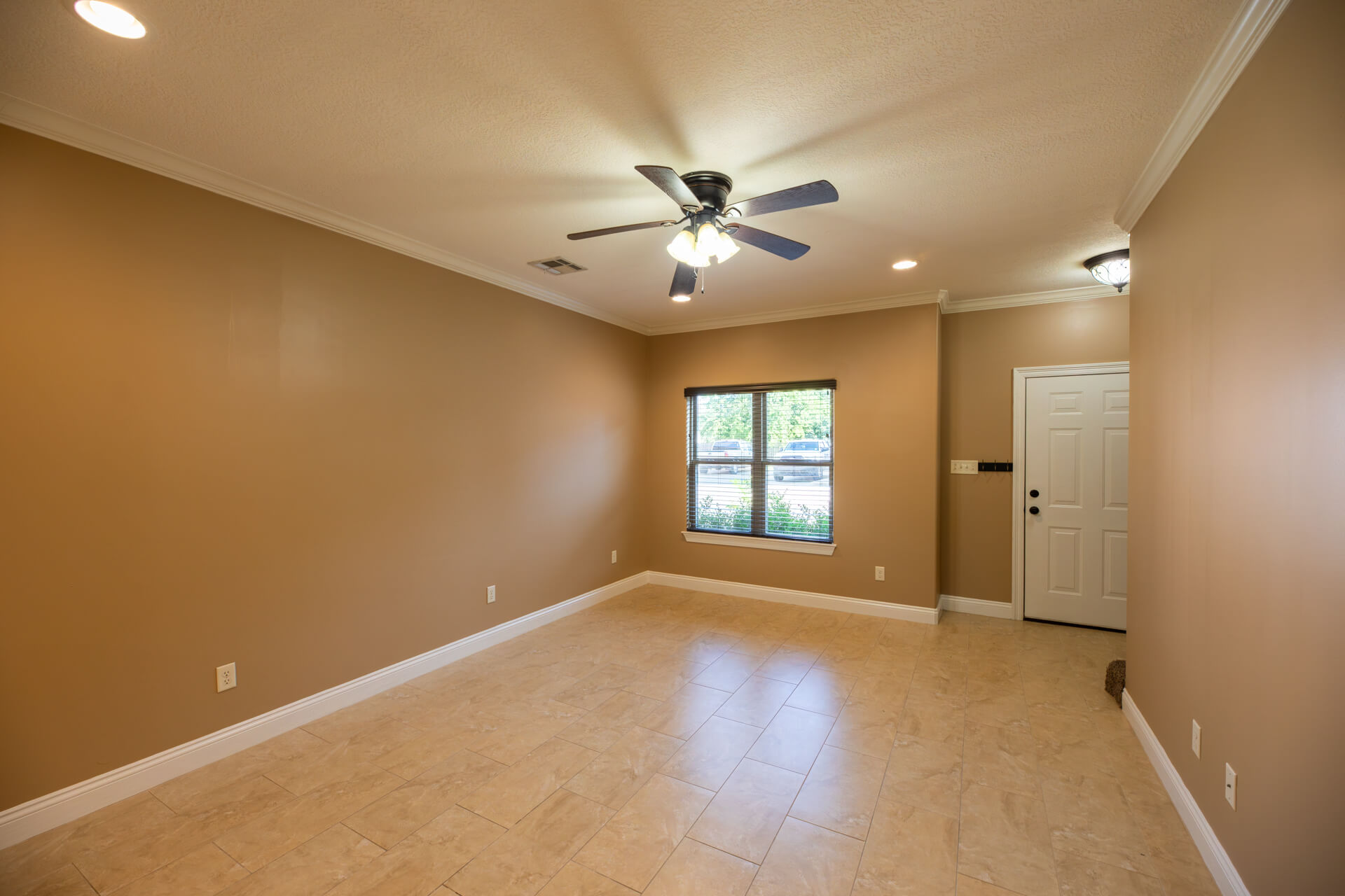 2703-D-ENTERPRISE-BLVD-living