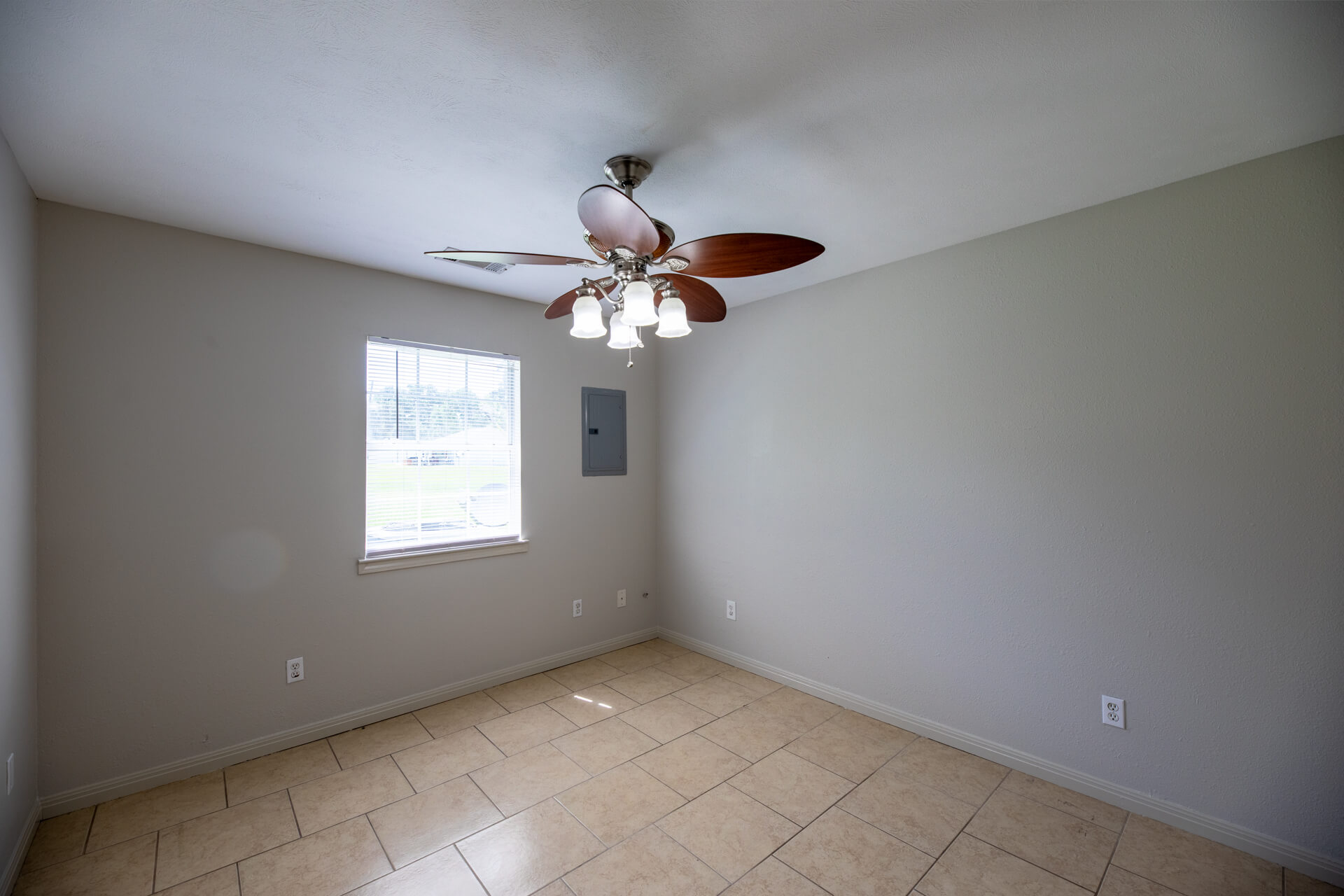 893_SISTRUNK_UNIT_B-bedroom1
