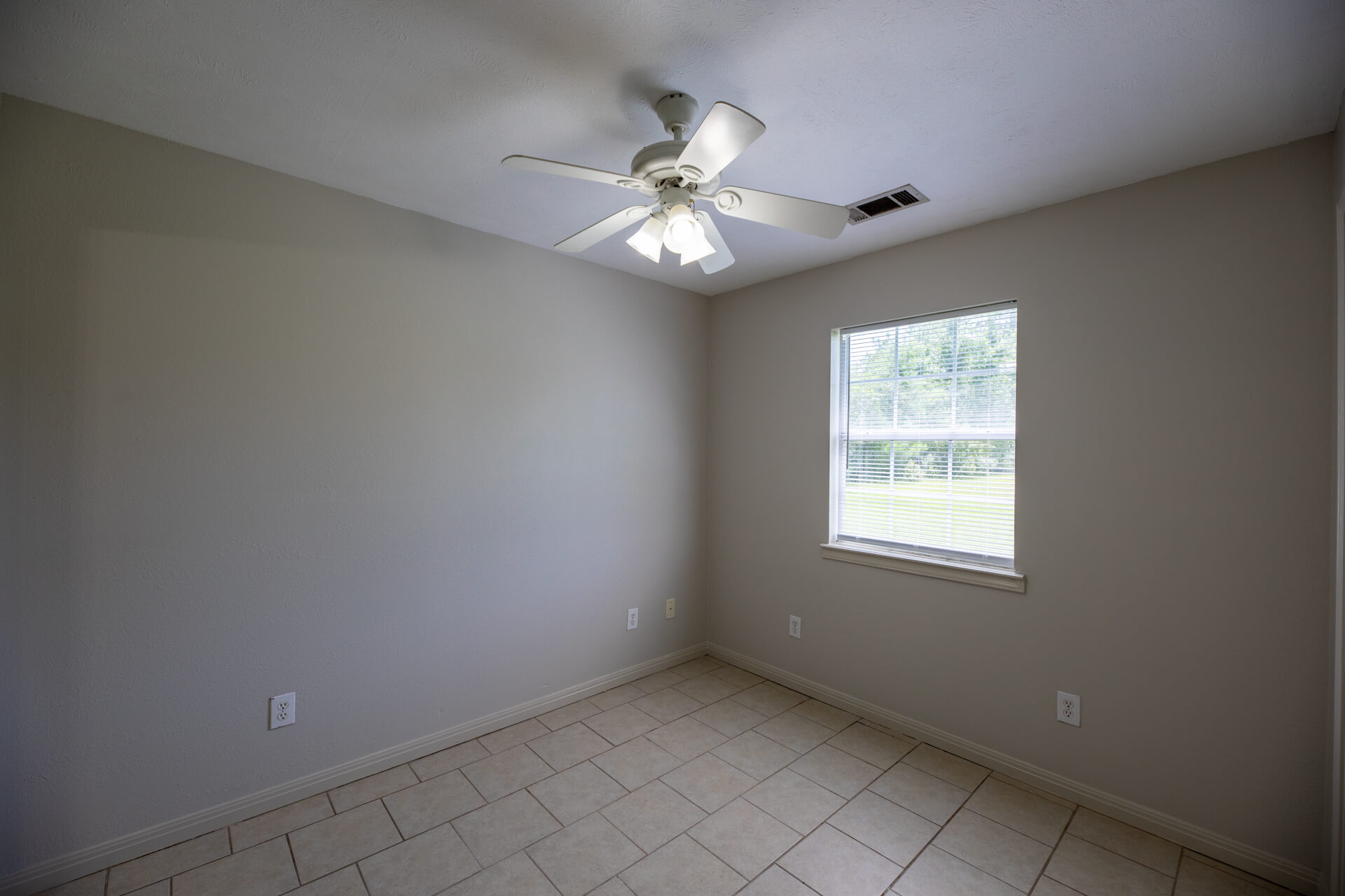 893_SISTRUNK_UNIT_B-bedroom2