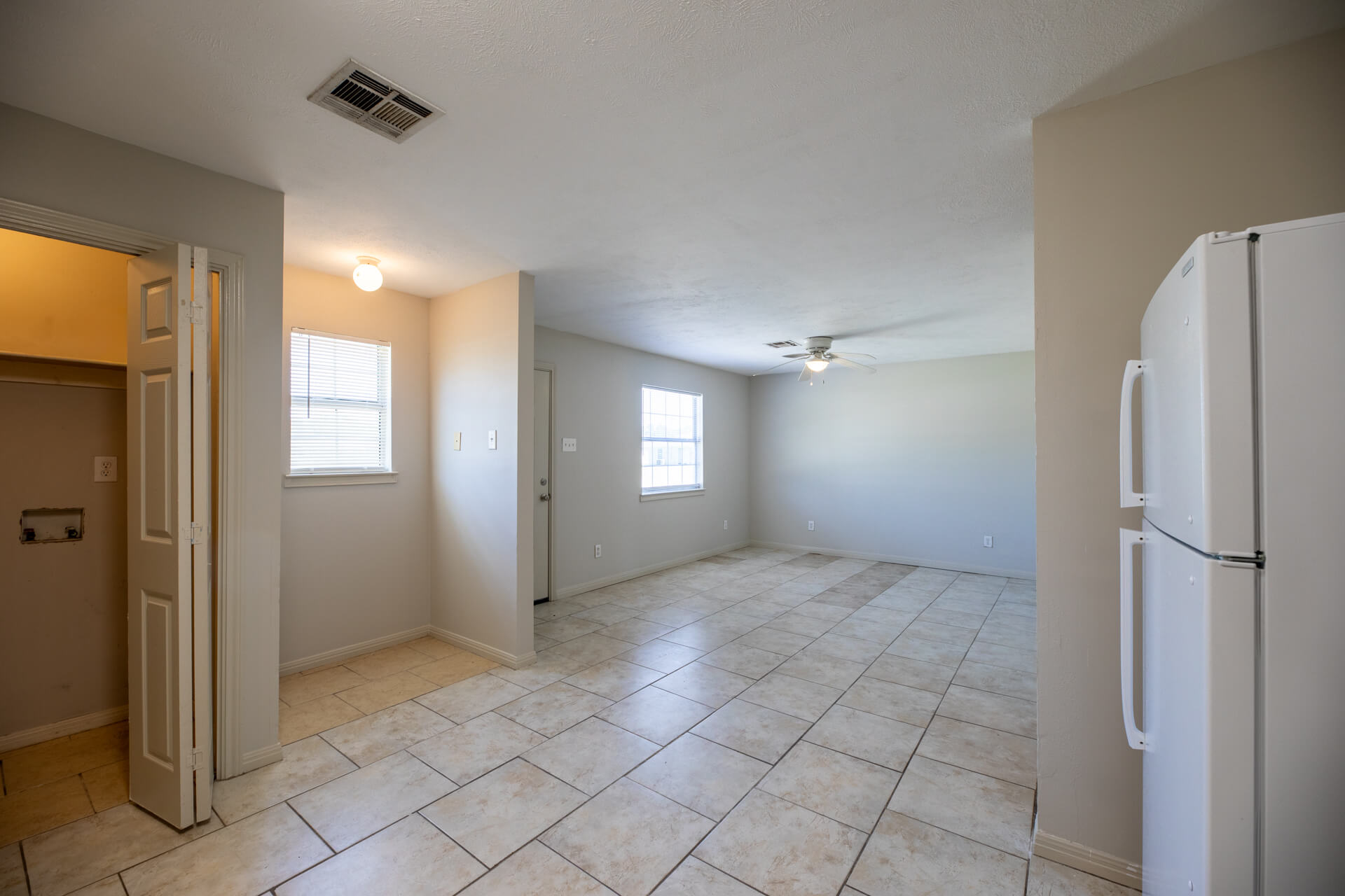 893_SISTRUNK_UNIT_B-kitchen-living