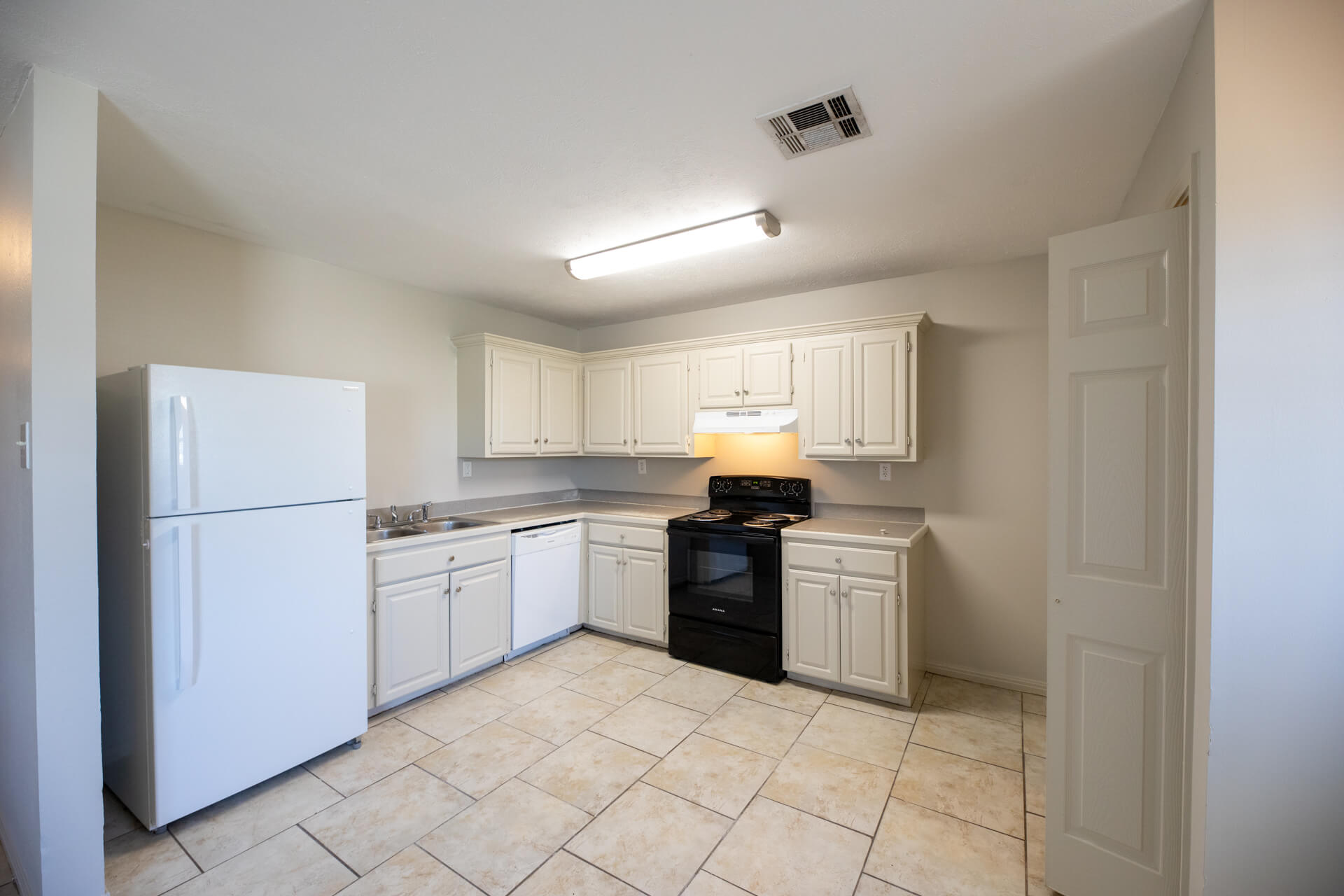 893_SISTRUNK_UNIT_B-kitchen