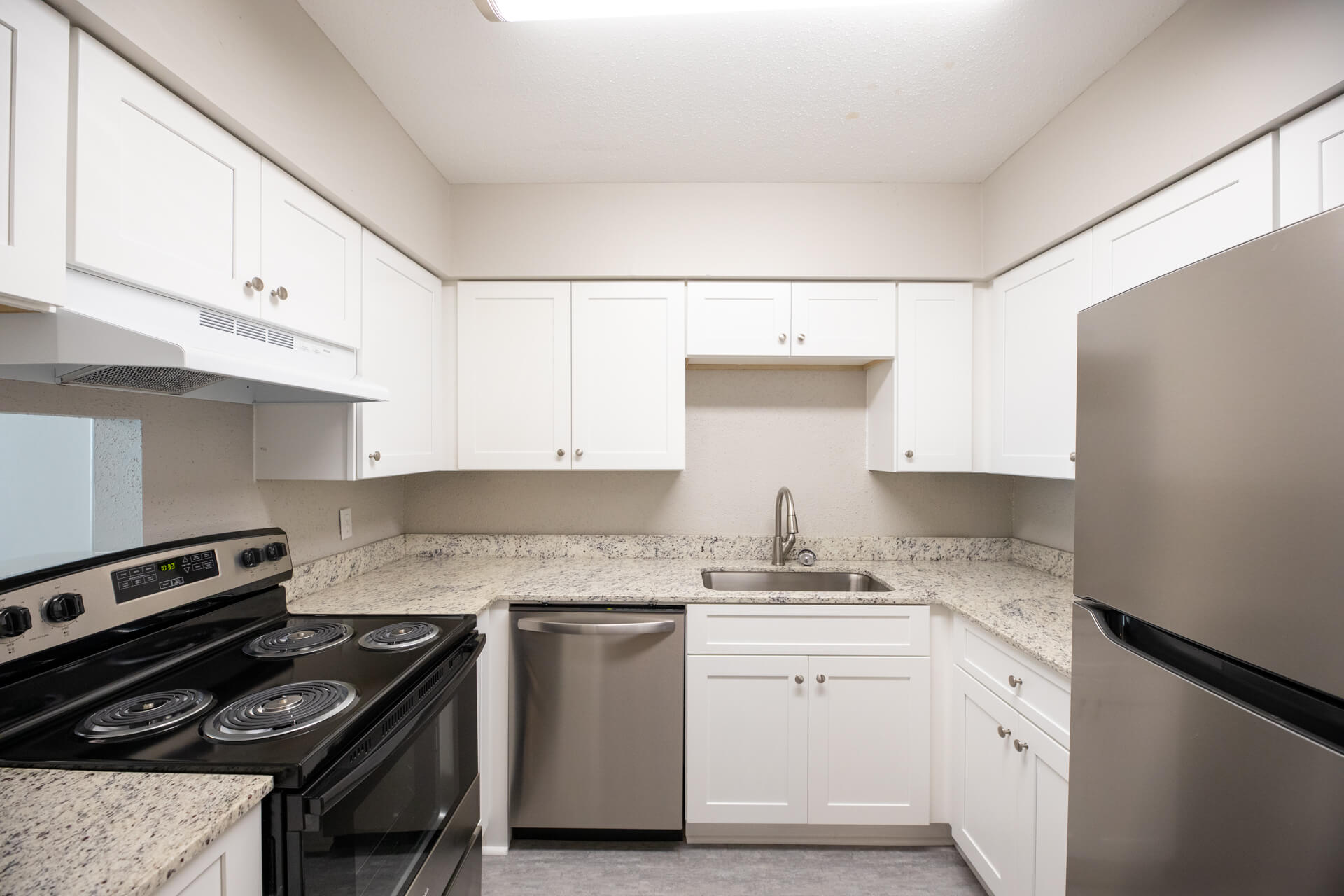 596-CHAMPAGNE-CIRCLE-6-kitchen